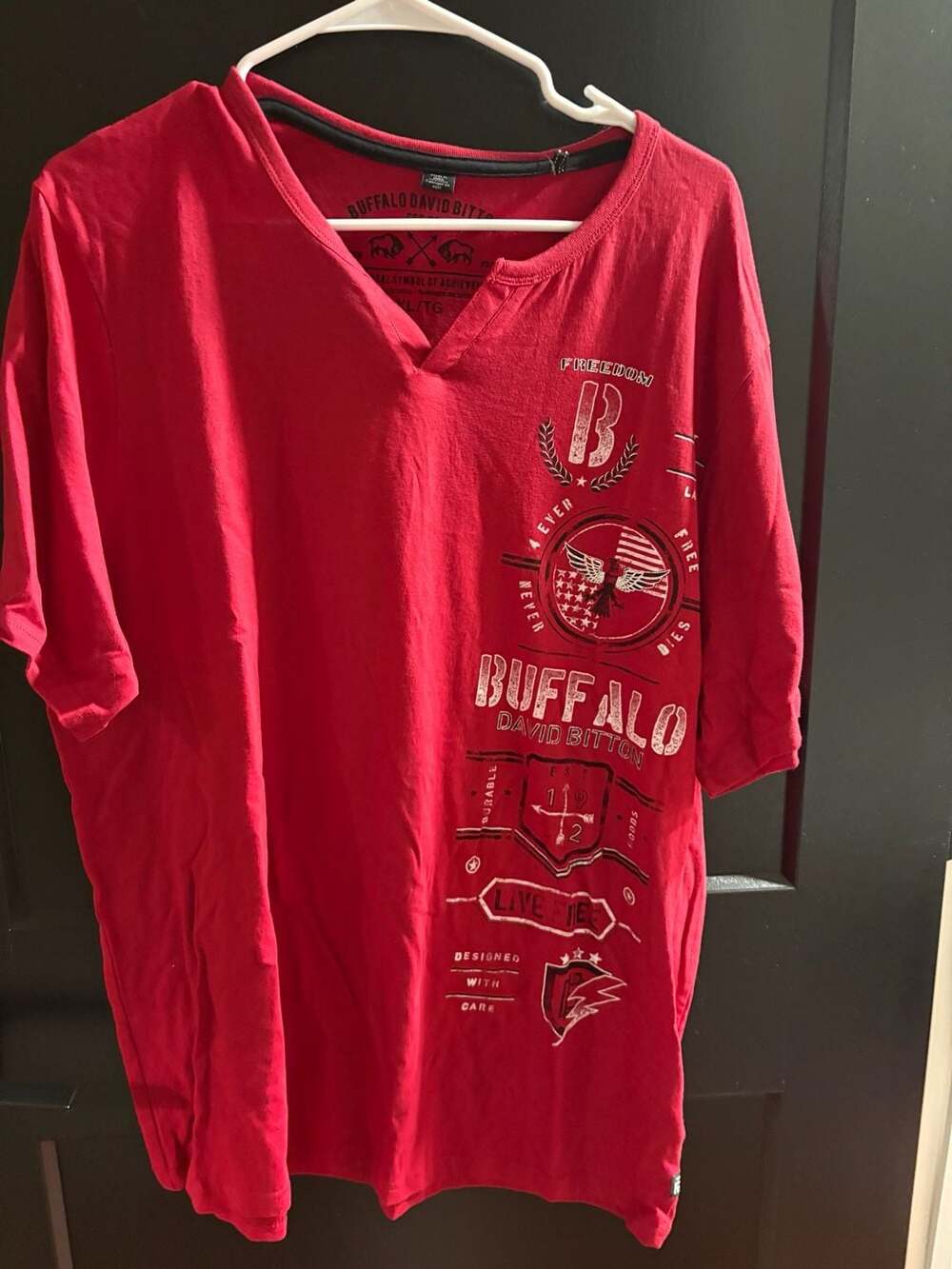 Buffalo David Bitton Graphic V-Neck T-Shirt Red XL